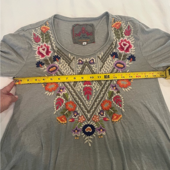 Johnny Was Light Gray Embroidered Floral Blouse - Picture 7 of 10